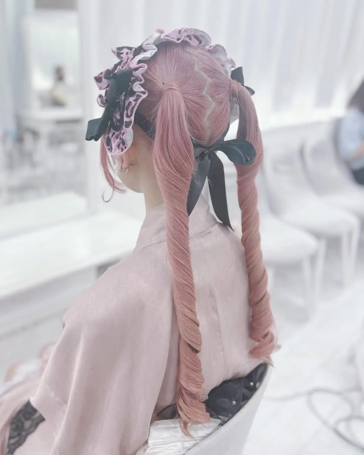 ピンクツインテール